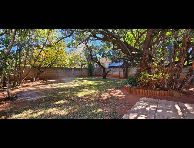 5 BEDROOM FREESTANDING FOR SALE IN SAFARI GARDENS